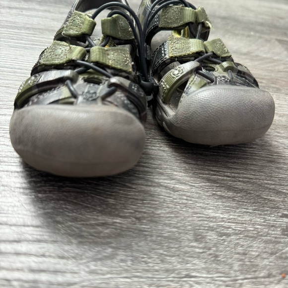 Keen Toddler boy Waterproof Camo Shoes 7US - Picture 3 of 7